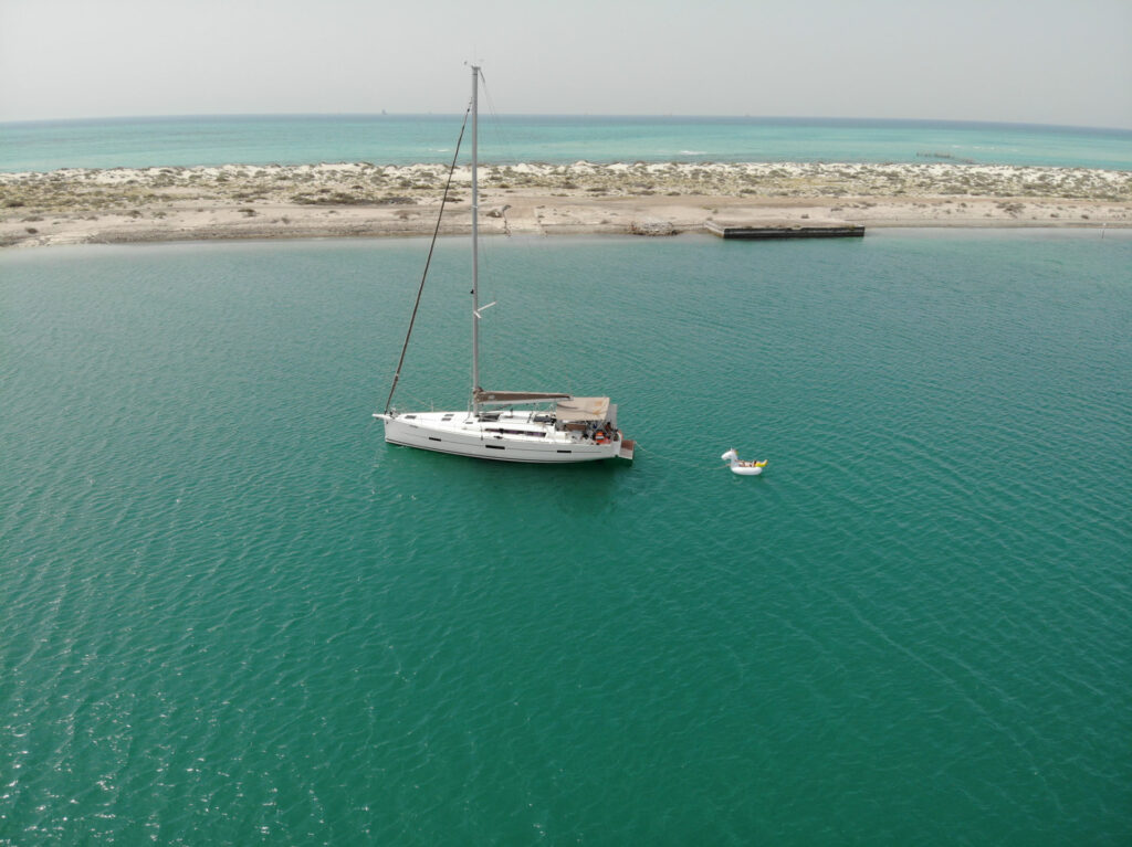 Cruising-yacht-dufour-460-photo-boat-6