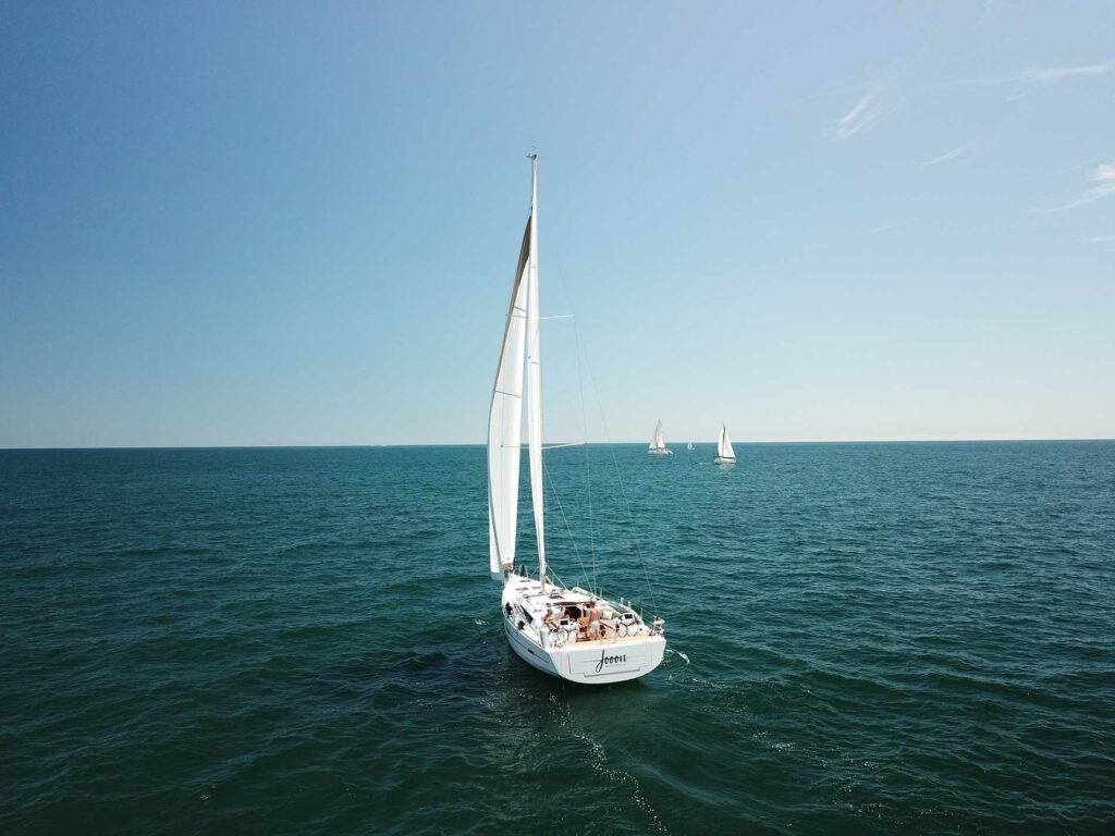 Cruising-yacht-dufour-520-photo-boat-2